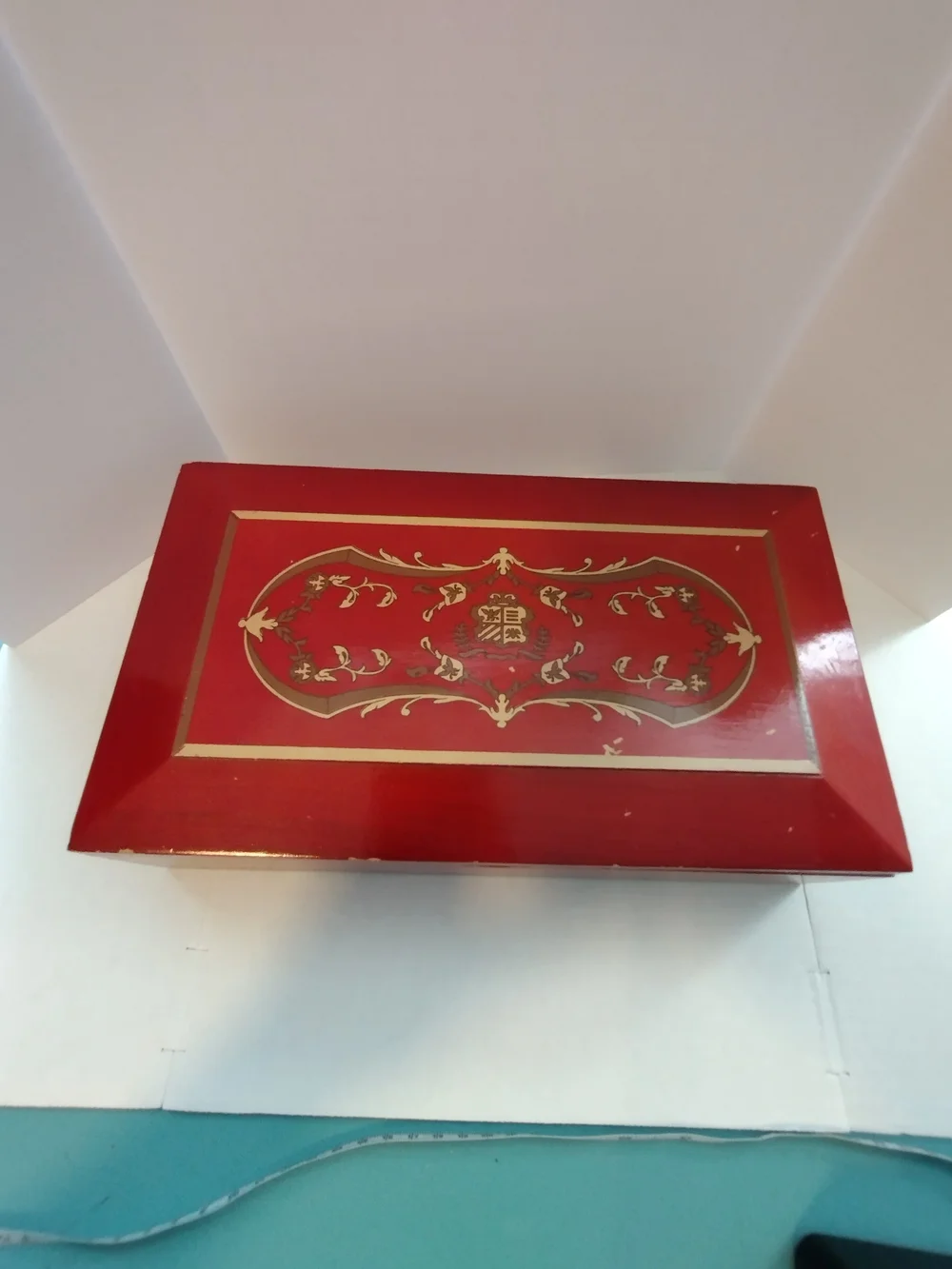Princess Marcella Borghese Red Decorative Lacquered Trinket Box w/ Gold Accents